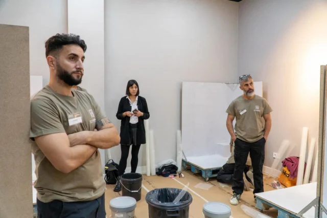 Sergio del Olmo durante una jornada presencial de formación técnica en revestimientos